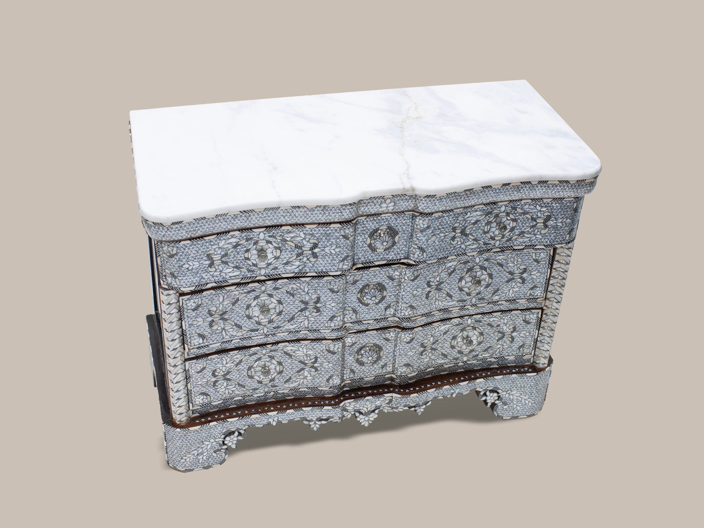 Chest of Drawers Covered - Mother pearl