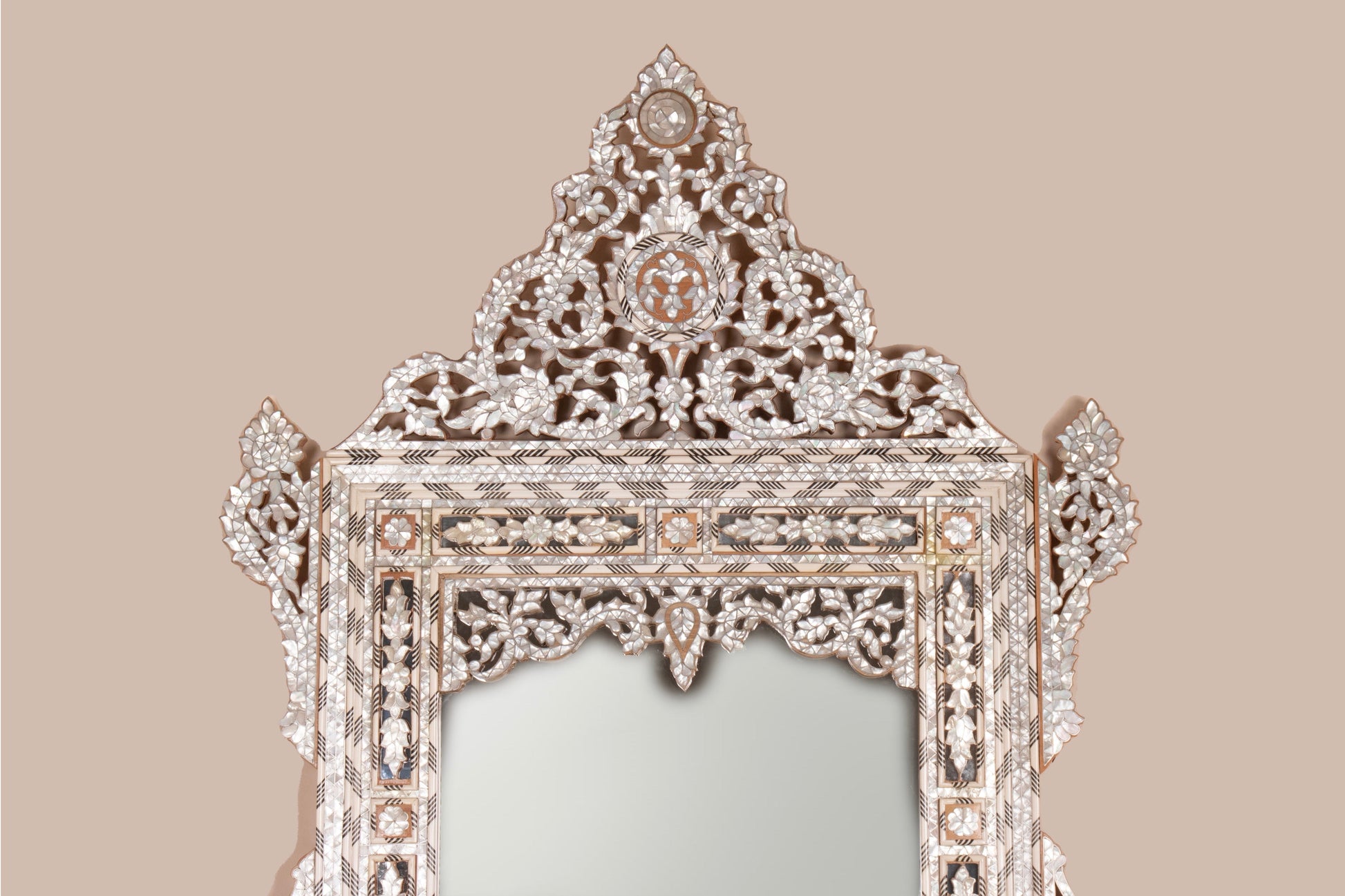 Mirror - Covered in Mother of Pearl (Nacreous)