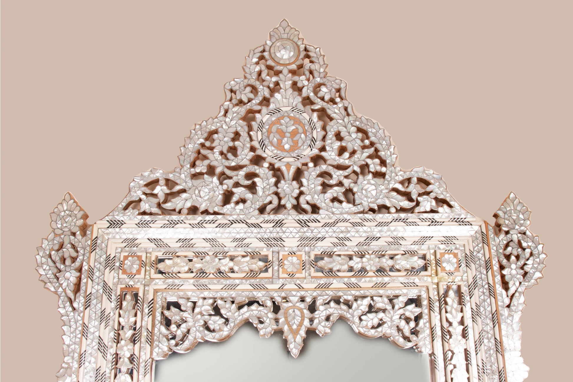 Mirror - Covered in Mother of Pearl (Nacreous)