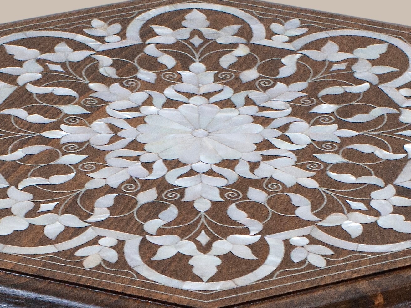 Side Table Embellished - Mother Pearl